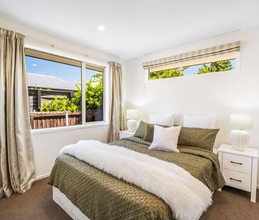 Lovely Three Bedroom Family Home! - Photo 3