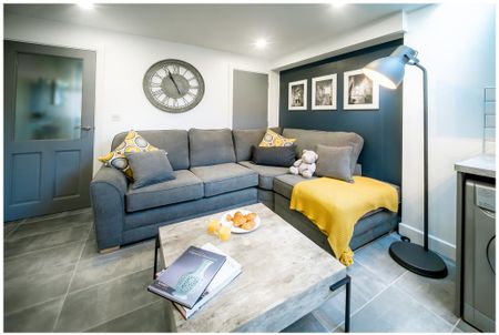 1 bedroom in a house share to rent - Photo 2