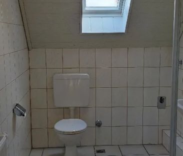 Gemütliche 2-Zimmer-Dachgeschoss-Wohnung *Balkon * Einbauküche - Foto 1