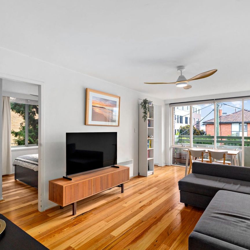 Elevated Inner-City Living in a Quiet Botanical Gardens Pocket - Photo 1