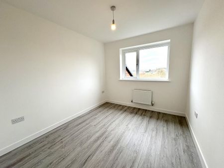 3 bedroom semi-detached house to rent - Photo 5