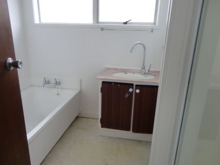 affordable One level home in Bucklands Beach - Photo 3