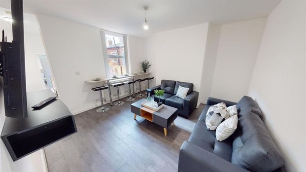 5 bedroom private hall to rent - Photo 1