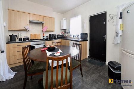 2 bedroom terraced house to rent - Photo 2