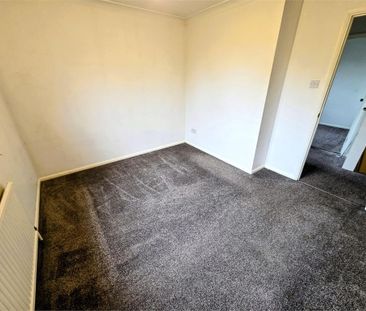 2 bedroom end of terrace house to rent - Photo 2
