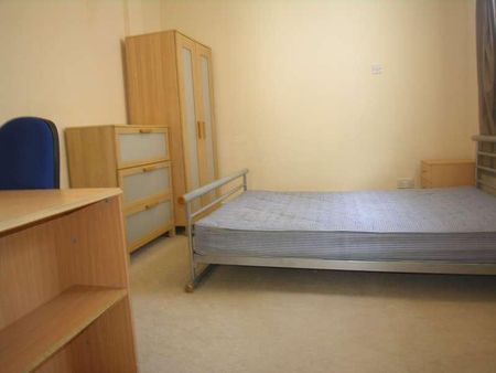 Bedroom Property In Charminster, BH9 - Photo 2