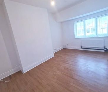 3 bedroom flat to rent - Photo 5