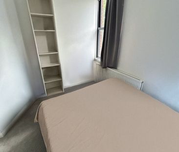 Room in a Shared House, With Garden, SW1V - Photo 5