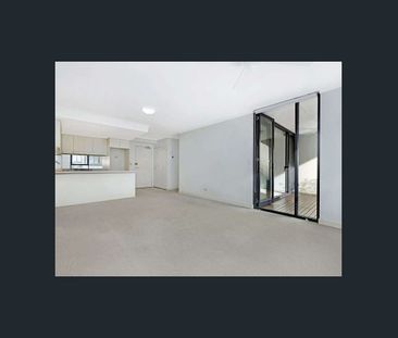 ONE BEDROOM APARTMENT IN SOUGHT AFTER "MOTTO" COMPLEX - Photo 4