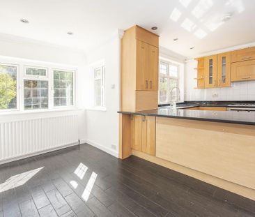 4 bedroom semi-detached house to rent - Photo 6