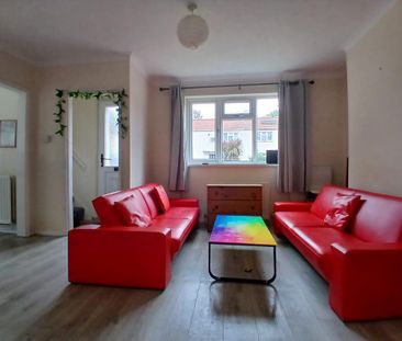 4 bedroom semi-detached house to rent - Photo 1