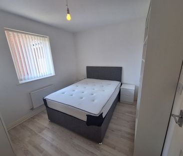 2 Bed Flat, Millers Brow Walk, M9 - Photo 1
