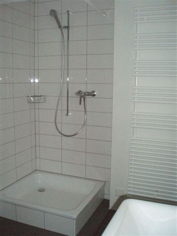 Renovated apartment in an old building for young people in the city center - Photo 2