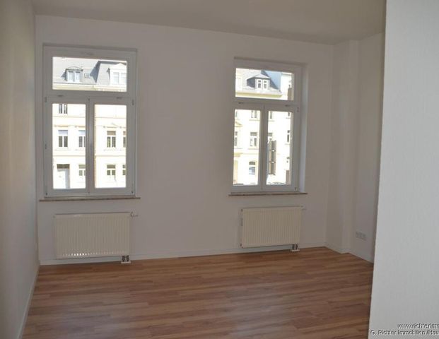 Modernes Wohnen im Altbau: 3-Zimmer-Wohnung mit Balkon - Photo 1