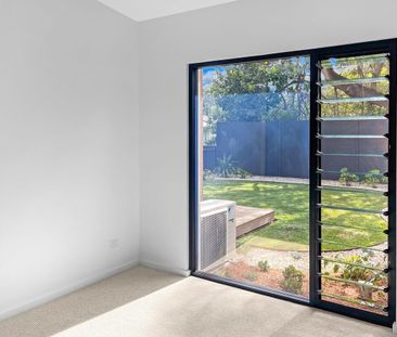 Modern Coastal Living at Its Best - Photo 2