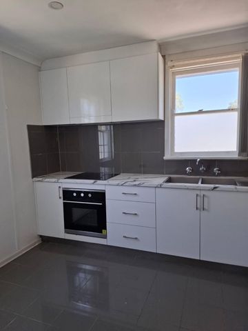 FOR LEASE - 3-BEDROOM HOME IN BLACKETT - Photo 2