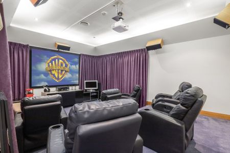 Large fantastic family home! - Photo 3