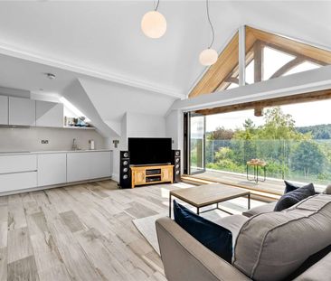 An impressive penthouse apartment with fantastic views and a high e... - Photo 2