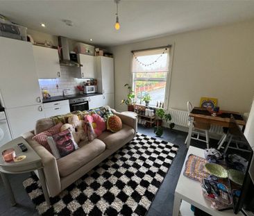 2 Bedroom Flat / Apartment - Cambridge Road, Southampton - Photo 4