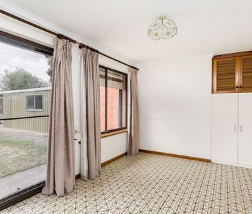 Charming Home - Photo 2