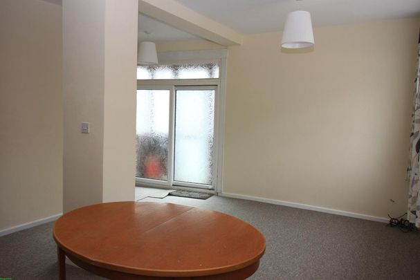 6 bedroom end of terrace house to rent - Photo 1