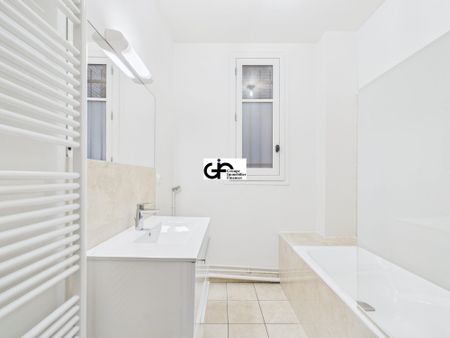 Location Appartement 2 pièces 48m² PARIS 16ème - Photo 2