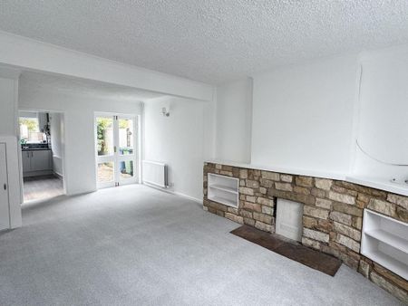 2 bedroom end of terrace house to rent - Photo 2