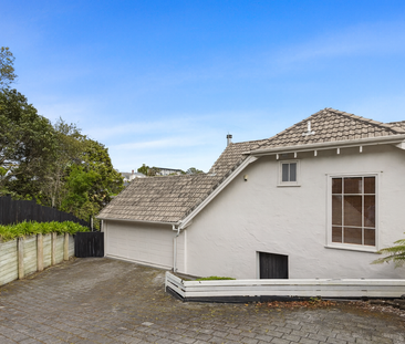 Unbeatable Location - Spacious Living - Photo 6