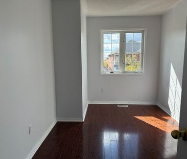 For Lease - 75 Crystalview Crescent, Brampton, Ontario - Photo 3