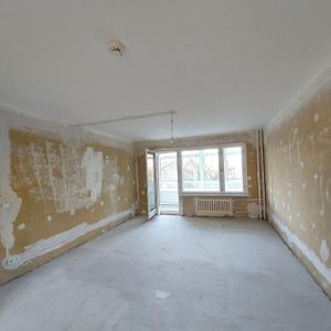 Heimwerker aufgepasst: 2-Zimmer-Wohnung mit Loggia und viel Potenzial sucht Sie! - Photo 2