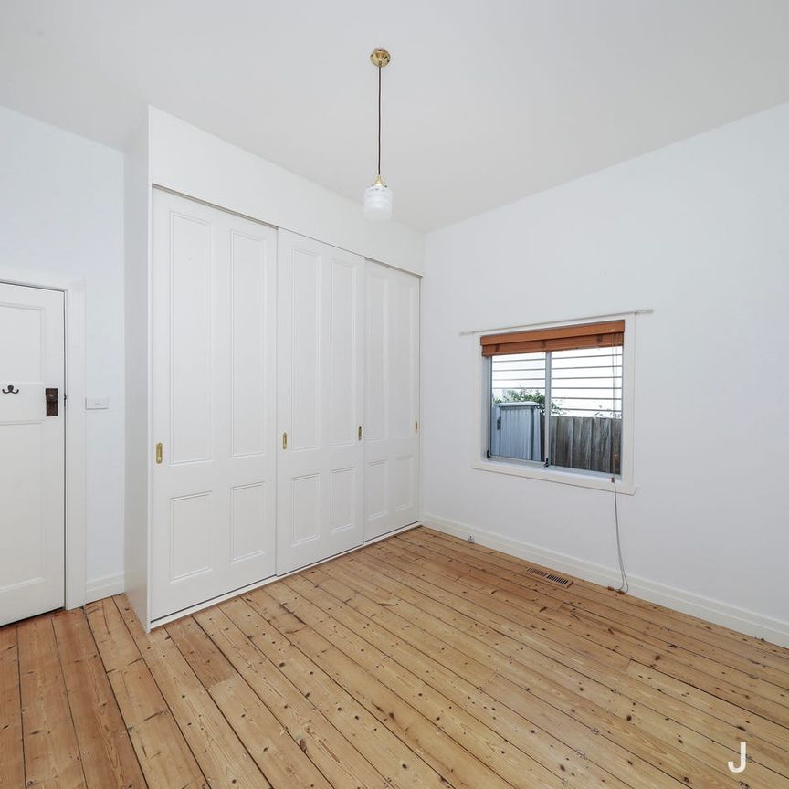 Charming Kingsville Living - Photo 1