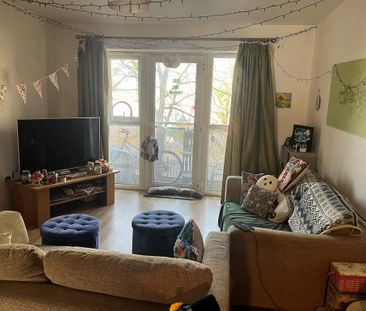 2 bedroom flat to rent - Photo 2