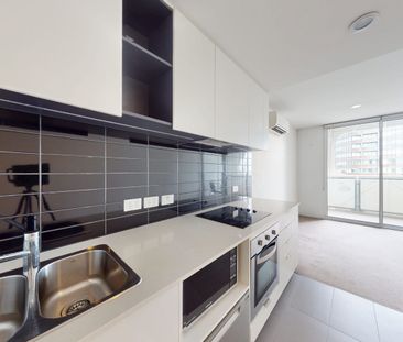 Light, Style & Waterfront Convenience in EXO Docklands - Photo 4