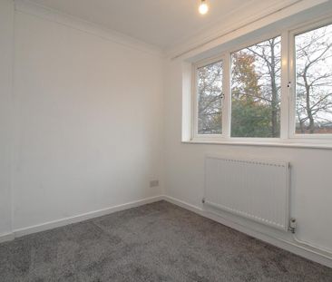 4 bedroom semi-detached house to rent - Photo 3