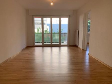 Appartement entièrement rénové de 3.5 pièces situé au 3ème étage avec ascenseur - Photo 4
