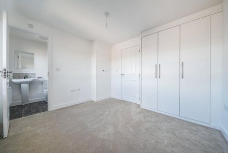 3 bedroom semi-detached house to rent - Photo 2