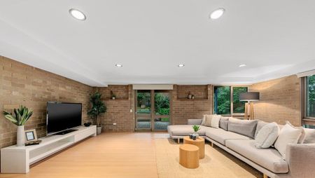 Spacious Family Home with Two Levels and Stunning Outdoor Entertaining - Photo 2