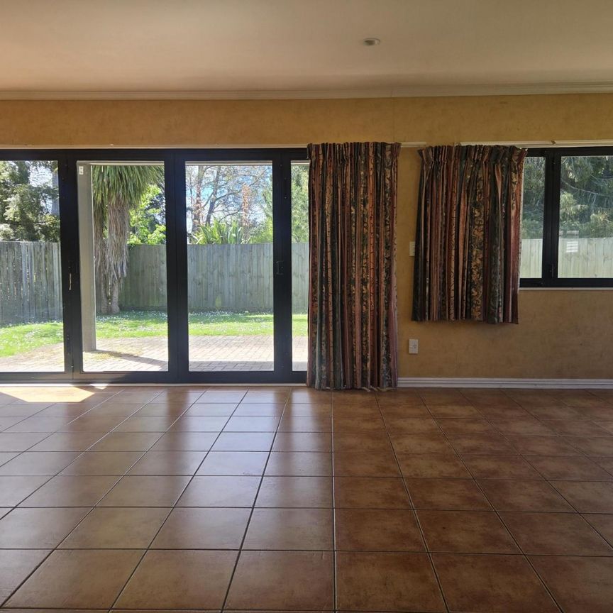 Family Home in Springfield - Springfield - Photo 1