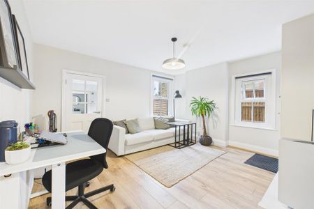 1 bedroom flat to rent - Photo 2