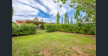 Charming 3 Bedroom Townhouse - Photo 5