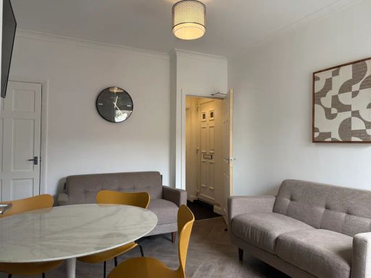 4 bedroom terraced house to rent - Photo 1