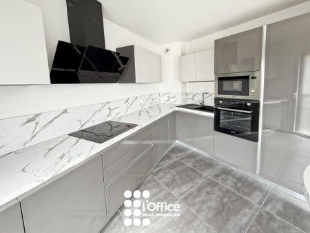 Location Appartement 4 pièces 125m² LES SABLES D OLONNE 85100 - Photo 3