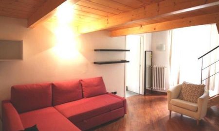 Prati-Vatican: 1 Bedroom loft in well kept building near shops, services, metro. Completely refurbished, living, renovated kitchen, air conditioning. Ref 853 - Photo 5