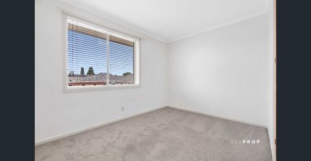 Your Perfect Footscray Retreat – Fresh, Bright & Convenient! - Photo 4