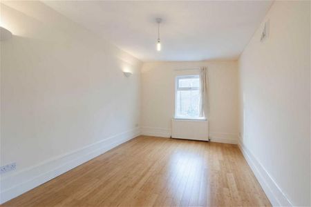 3 bedroom flat to rent - Photo 3