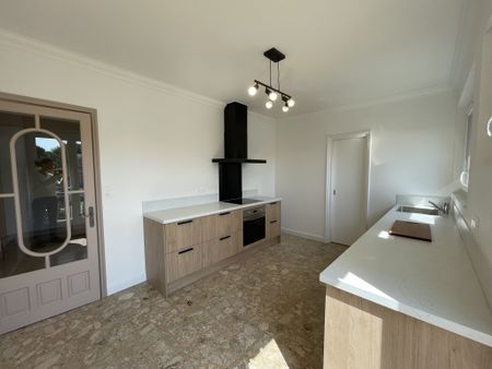 Location Appartement 4 pièces 109m² CARPENTRAS 84200 - Photo 4