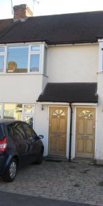 Clandon Avenue, Egham, Surrey, TW20 8LP - Photo 3