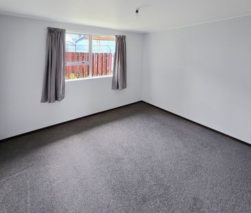 Three Bedroom House in Southgate - Photo 2