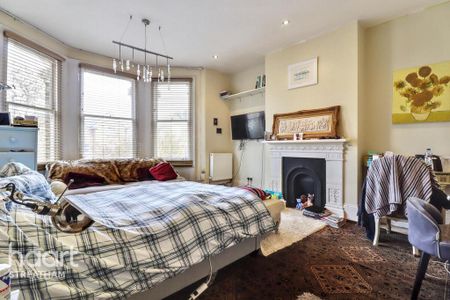 4 bedroom flat to rent - Photo 3