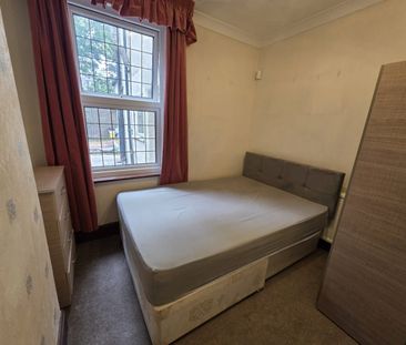 Room in a Shared Flat, Pemdevon Road, CR0 - Photo 6
